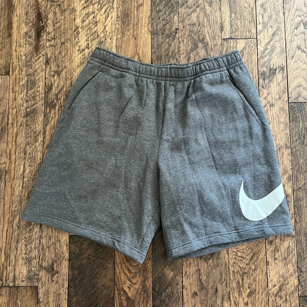 New! Men’s Nike club fleece sweat shorts. Mens size XL